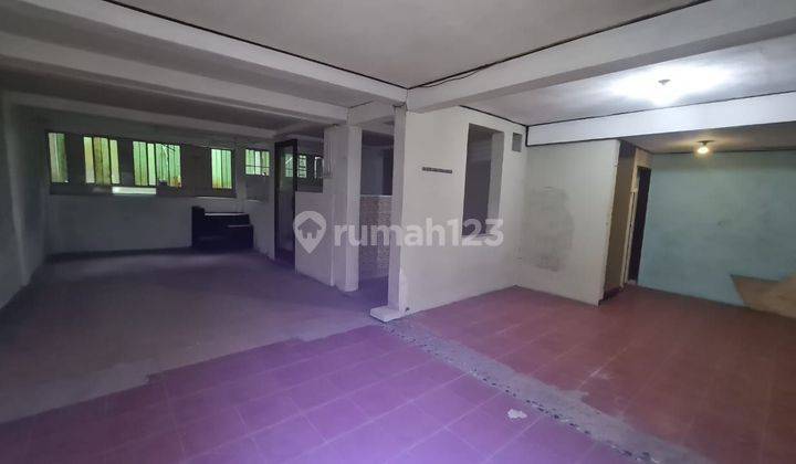 Rumah di Komplek Galeria 168 Sersan Bajuri 3 Lantai SHM Timur 2