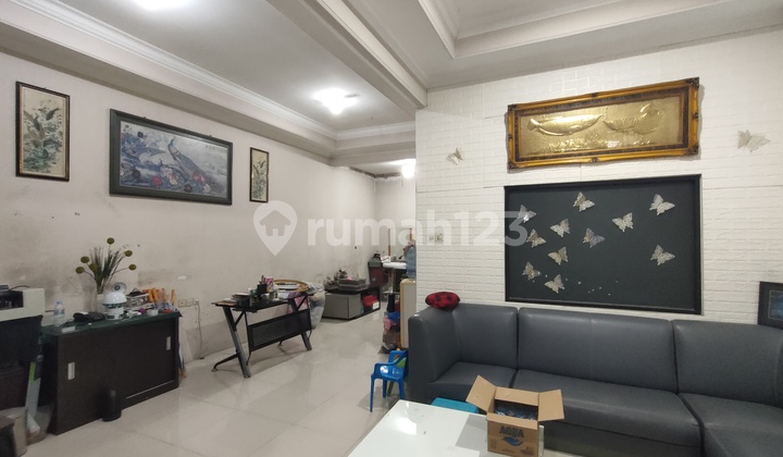 House in Taman Holis Indah 1, Freehold Title, Suitable for Building 4 Houses, East. 2