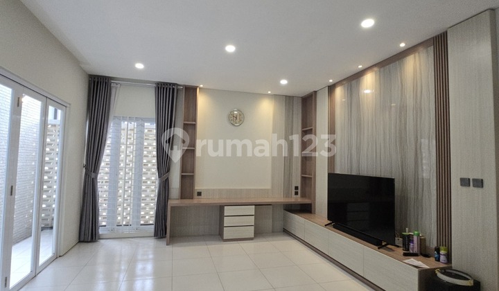 Luxury 2-Story House in Muara Complex, Freehold Title Luxury 2-Story House in Muara Complex, Freehold Title