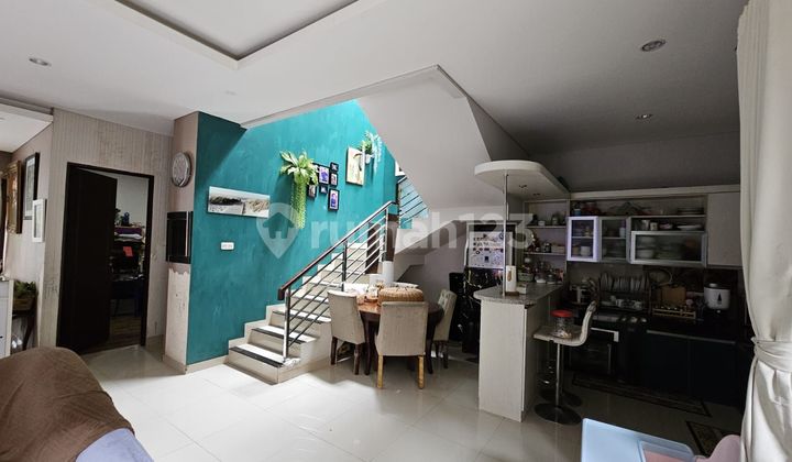 Rumah Bagus 2 Lantai Di Prv Gegerkalong Shm Utara