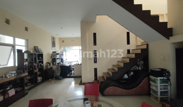 Rumah 2 Lantai di Jl. Cigadung Raya Timur, Bandung, SHM