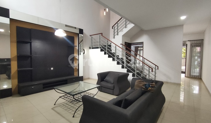 Rumah Bagus 2 Lantai Di Komplek Batununggal Shm Barat