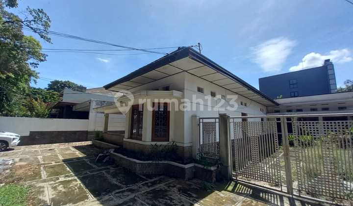 Rumah Heritage Di Jl. Ir. H. Juanda, Dago, Kecamatan Coblong, Kota Bandung, Jawa Barat, Sayap Dago Shm