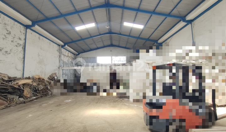 Warehouse in Taman Kopo Indah 2 Industrial Complex, Container Access, Freehold Title.