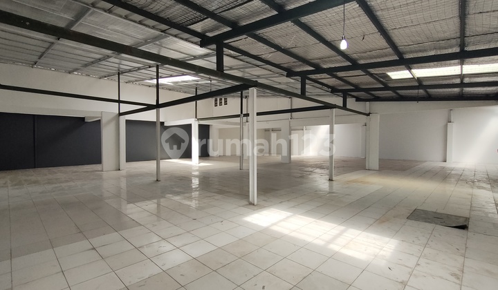 Good Warehouse In The Wing Of Jl. Holis 618 M, SHM Certificate, Access For Engkel Trucks.