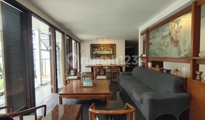 Rumah Tropical 2 Lantai Bangunan Arsitektur Di Sayap Pasteur, Shm