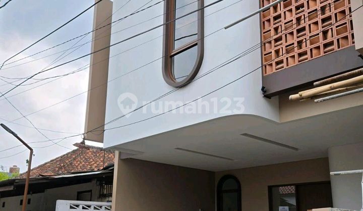 Rumah Baru 2 Lantai di Sayap Pajajaran, SHM Selatan Rumah Baru 2 Lantai di Sayap Pajajaran, SHM Selatan