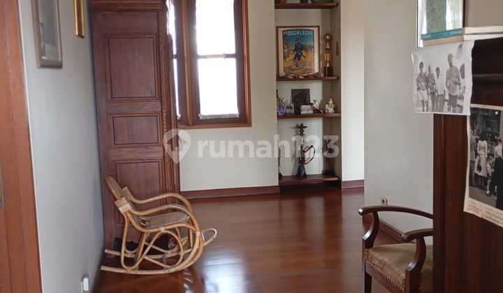 Rumah Lux Include Kolam Renang di Gegerkalong, SHM 2