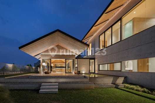 Rumah 2 Lantai View Danau Design By Architect di Kota Baru Parahyangan