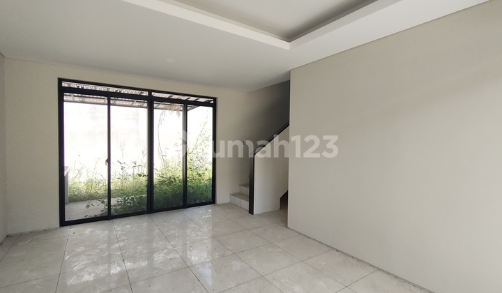 Rumah 2 Lantai di Tatar Punawangi Kbp, SHM