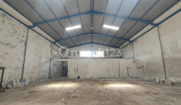 Warehouse in Taman Kopo Indah 2 Industrial Complex, Container Access, Freehold Title.