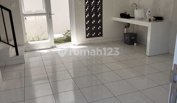 Rumah 2 Lantai Bagus Dayana Summarecon Bandung