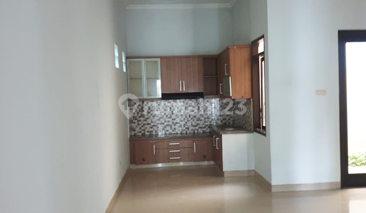 Nice 2-Story House Singgasana Pradana 2