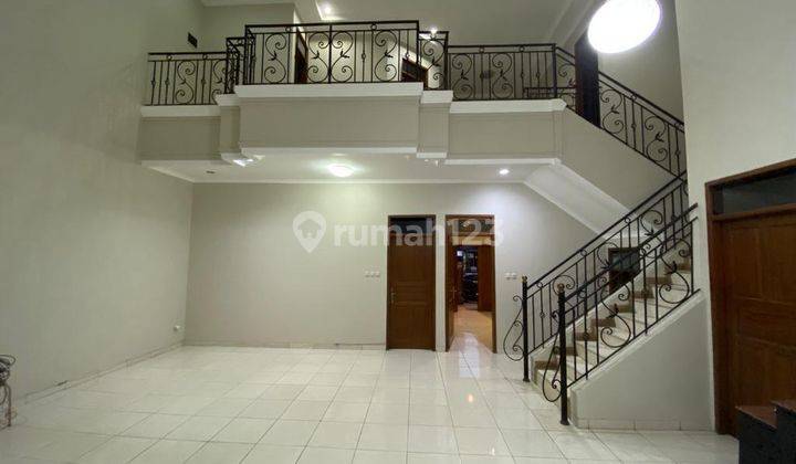 Rumah Bagus Semi Furnished di Mekar Wangi, Bandung 1