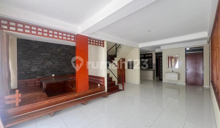 Rumah, 3 Lantai, di Budisari Rumah, 3 Lantai, di Budisari