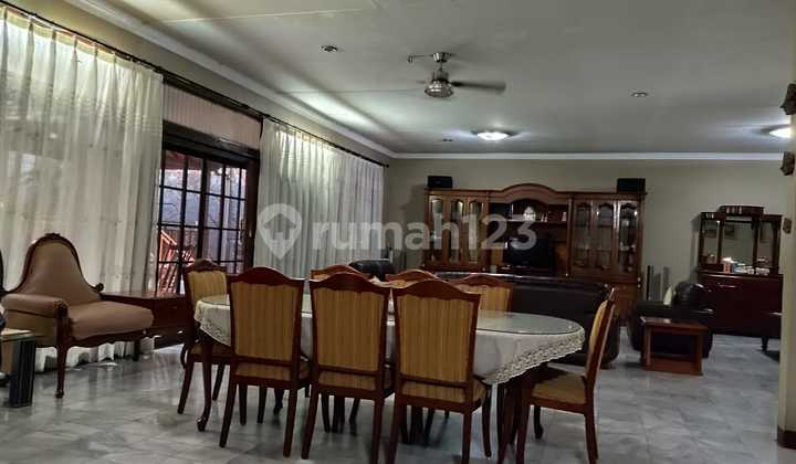 Classic Modern House in Pejaten Pasar Minggu, South Jakarta