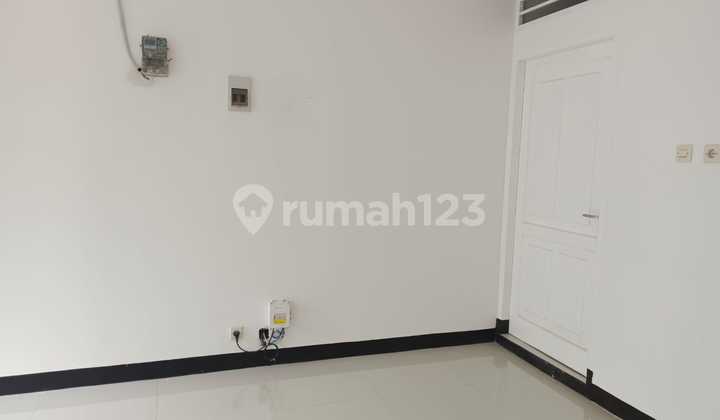 Turun Harga! 2 Unit Rumah Bagus Taman Kopo Indah 2, Bandung 2