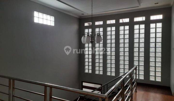 Rumah 3 Lantai Bagus Unfurnished di Tki 3, Bandung 1