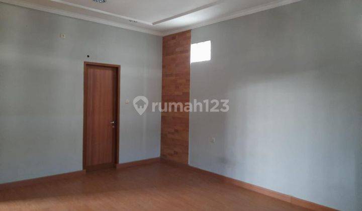 Rumah 3 Lantai Bagus Unfurnished di Tki 3, Bandung 2