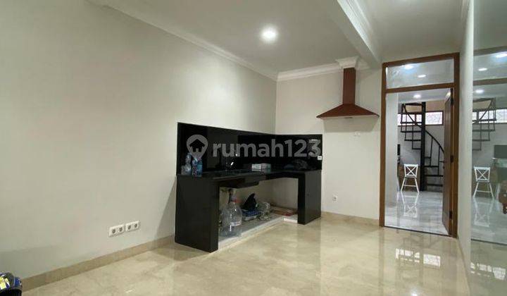 Rumah Bagus Unfurnished SHM di Singgasana Pradana , Bandung 1