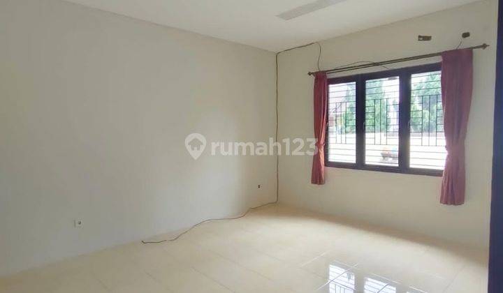 Rumah Bagus Semi Furnished di Singgasana Pradana, Bandung 1