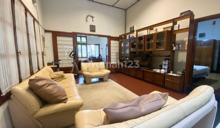 Rumah Bagus Semi Furnished di Sayap Riau, Bandung 1