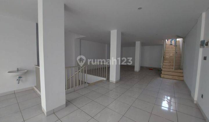 Rumah 4 Lantai Bagus Unfurnished SHM di Babakan Jeruk , Bandung 1