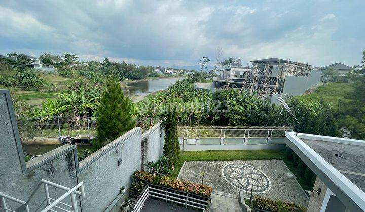 Rumah 3 Lantai Bagus Furnished SHM di Tatar Naganingrum Kota Baru Parahyangan View Danau, Bandung 1