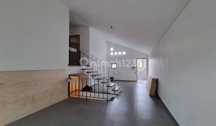 Rumah Bagus Unfurnished SHM di Setra Indah, Bandung 1