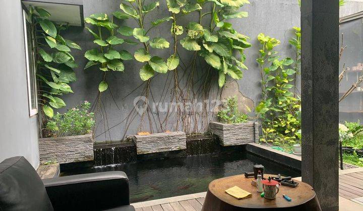 Rumah 2 Lantai Bagus Furnished SHM di Singgasana Pradana, Bandung 2