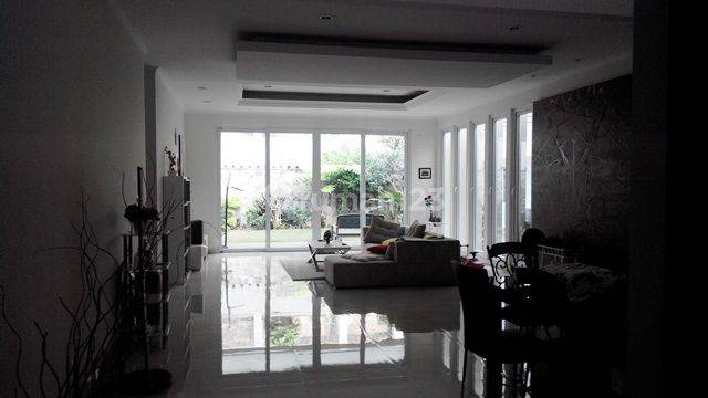 Rumah Bagus Semi Furnished SHM di Setra Murni, Bandung 1