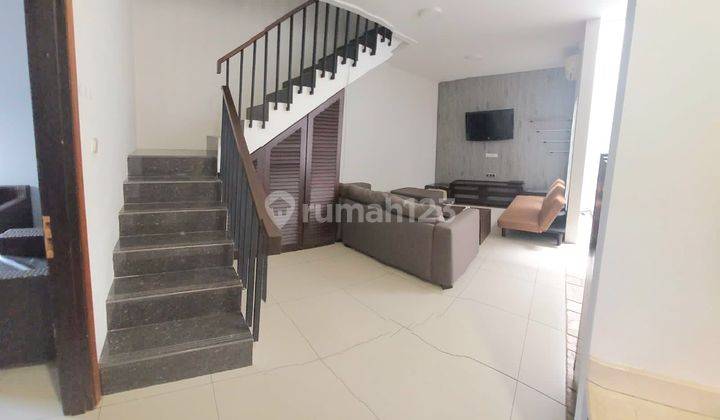 Rumah Bagus Furnished SHM di Setrasari, Bandung 1