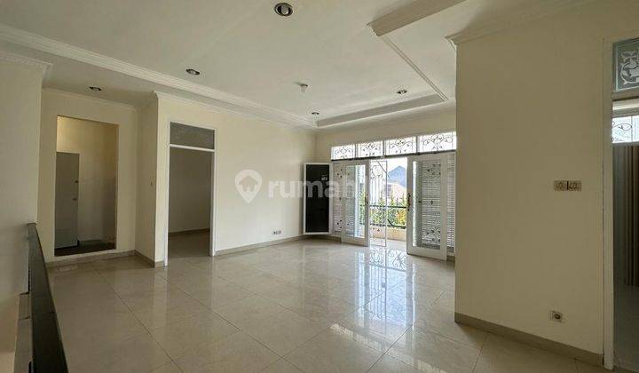 Rumah 2 Lantai Bagus Unfurnished SHM di Singgasana, Bandung 1