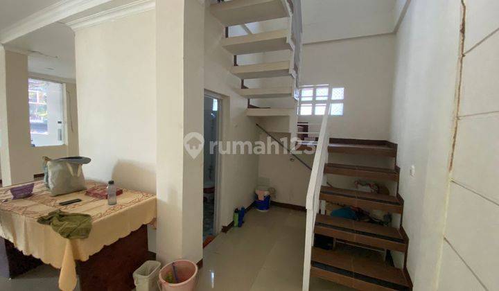 Rumah 3 Lantai Bagus Unfurnished SHM di Sayap Pasteur, Bandung 2