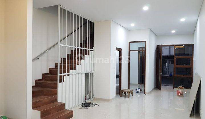 Rumah Bagus Unfurnished Hgb Di Mekarwangi , Bandung 2