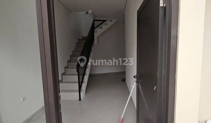 Rumah Bagus Unfurnished SHM di Taman Cibaduyut Indah, Bandung 2