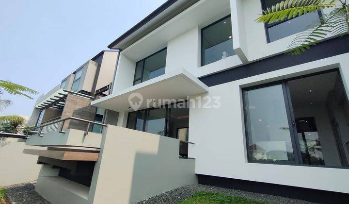 Rumah Cantik Mewah 2 Lantai Bagus Semi Furnished SHM di Lakeside Vista Modern Luxury Tropical House Kota Baru Parahyangan Kumalasinta, Bandung 1