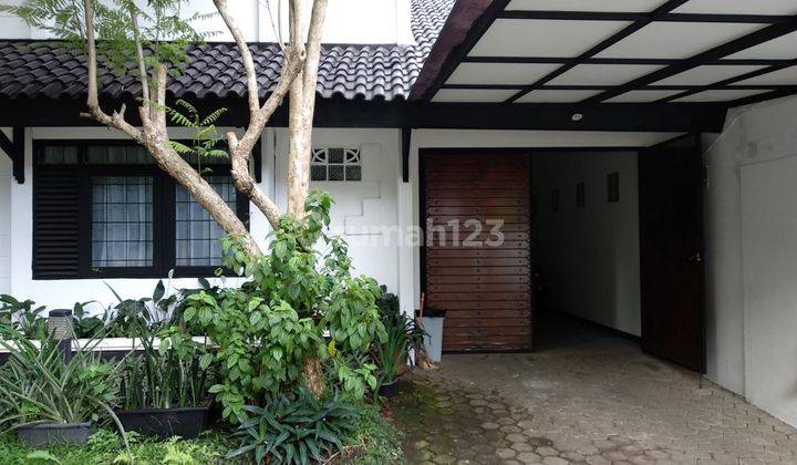 Rumah 2 Lantai Bagus Unfurnished SHM di Setrasari, Bandung 1