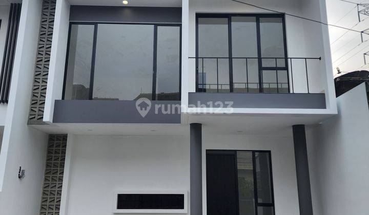 Rumah 2 Lantai Bagus Unfurnished SHM di Taman Kopo Indah 1, Bandung 1