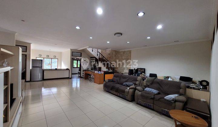 Rumah Bagus Unfurnished SHM di Setraduta, Bandung 1