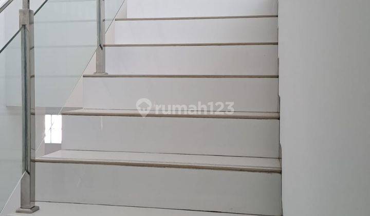 Rumah Bagus Unfurnished SHM di Sayap Sudirman, Bandung 2