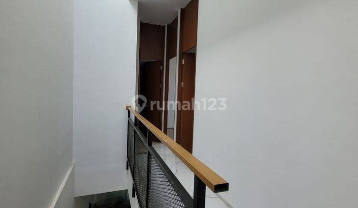 Rumah Bagus Unfurnished SHM di Setraduta, Bandung 2