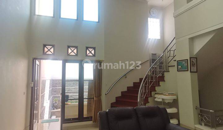 Rumah 2 Lantai Bagus Unfurnished SHM di Istana Regency 1, Bandung 1