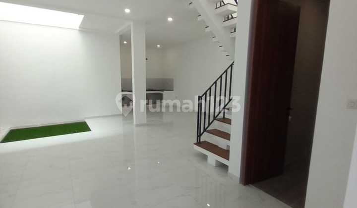 Rumah TKI 3 Bianco House Bagus Unfurnished SHM Taman Kopo Indah, Bandung