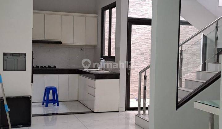 Rumah Bagus Unfurnished SHM di Sayap Sudirman, Bandung 1