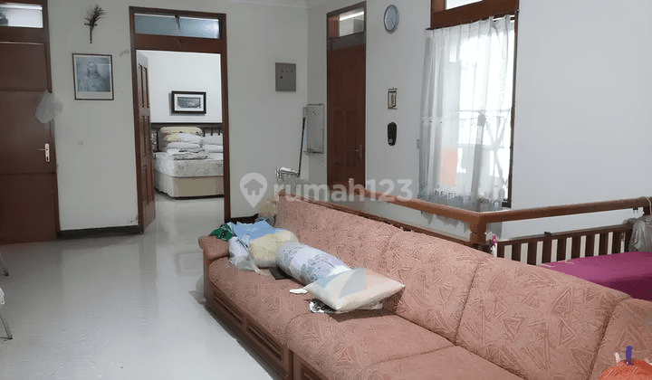 Rumah 2 Lantai Bagus Unfurnished SHM di Setrasari Raya
, Bandung 2