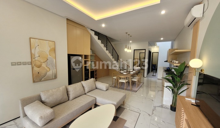 Rumah Baru Setraduta Mewah nan Nyaman Bagus Furnished SHM Bandung Kota, Bandung
