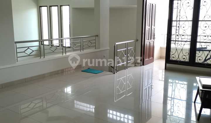Istana Regency House 1 Good Mainroad Unfurnished SHM Bandung City, Bandung 2
