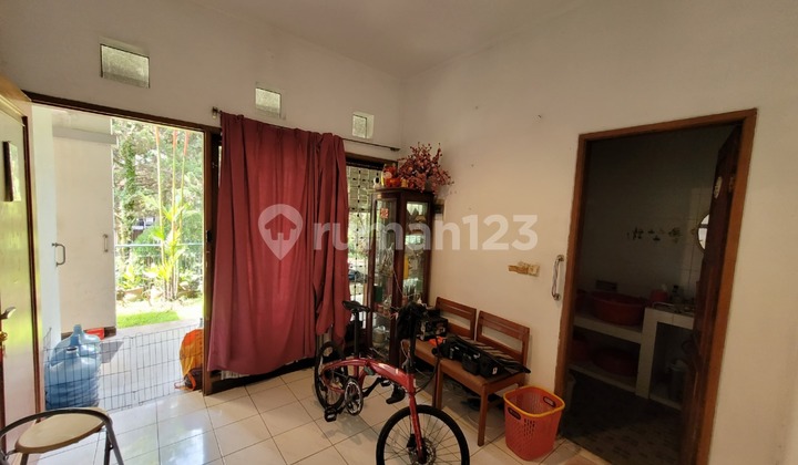 Rumah Setraduta Hadap Timur 2 Lantai Bagus Unfurnished SHM Bandung Utara, Bandung