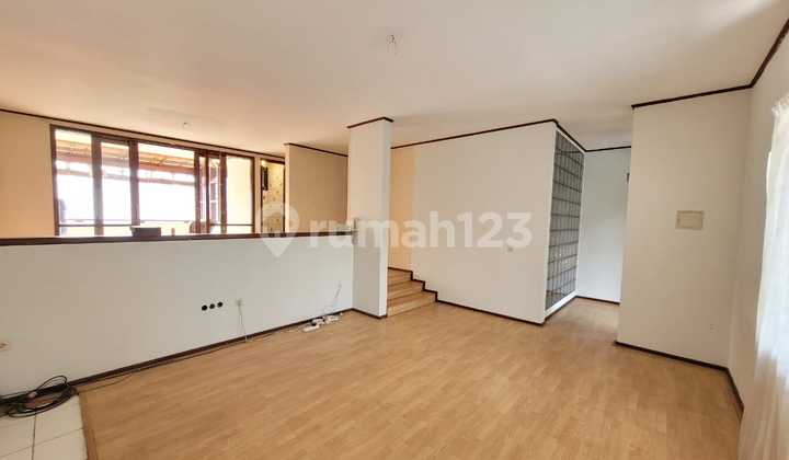 Rumah Setraduta Hadap Utara Cozy Bagus Unfurnished SHM Bandung Utara, Bandung